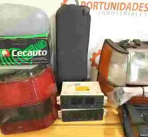 22. LOTE DE REPUESTOS ORIGINALES PARA AUTOMÓVILES