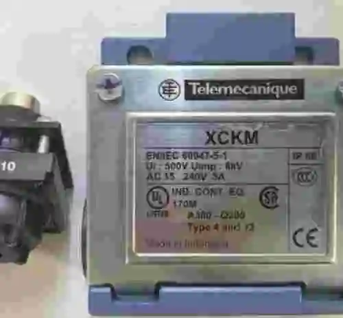 1. INTERRUPTOR DE POSICIÓN TELEMECANIQUE XCKM110 (NUEVO)