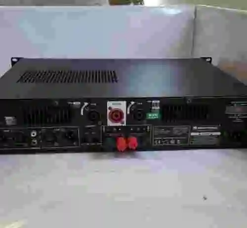 2. Amplificador OMNITRONIC E-300