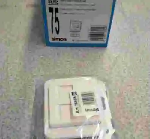 1. PLACA PARA 2 CONECTORES RJ AMP SIMON 75589-60 ( 5 UDS )
