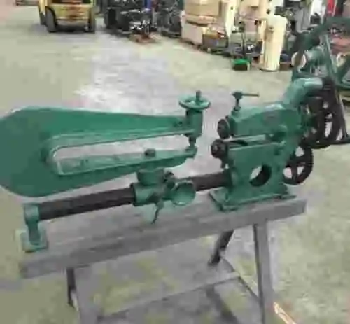 4. Maquina para cortar juntas circulares.