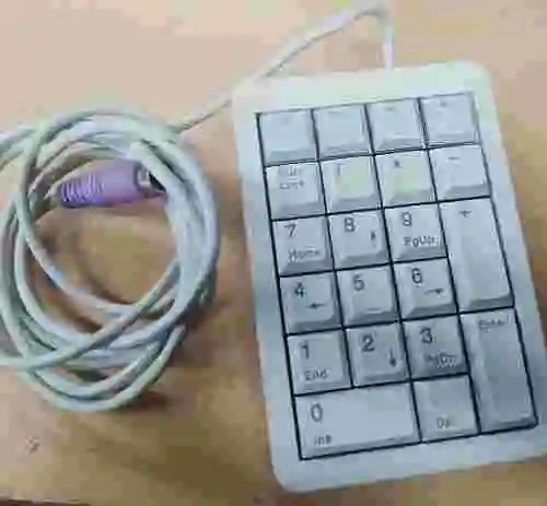 5. CHERRY G84-ML4700 USB TECLADO NUMERICO