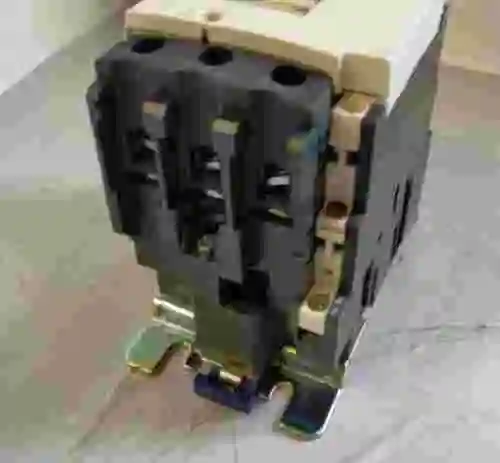 2. Contactor TELEMECANIQUE LC1 D5011