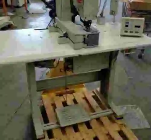 1. Maquina de coser BROTHER LH4-B800E-2