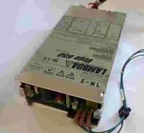 3. Fuente de alimentación TDK-Lambda Vega 650 V608WRC