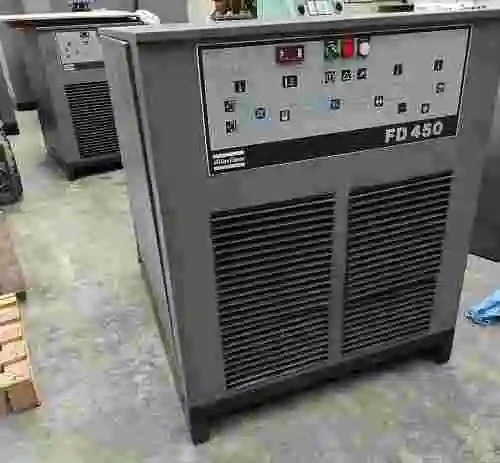 13. Compresor Atlas Copco GA110 de 110 kW y 10 bar