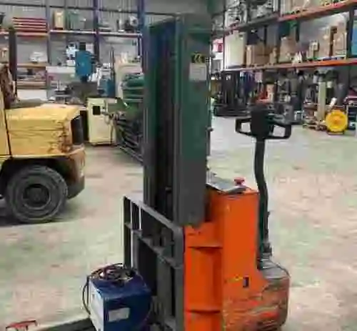 5. Apilador eléctrico HU-LIFT 1200 kgs