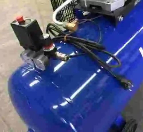 8. Nuevo compresor de 3cv, 10 bar  ,Monofasico con deposito de 200 litros