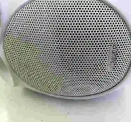 4. Cinco altavoces Artsound. Para colgar sobre pared.