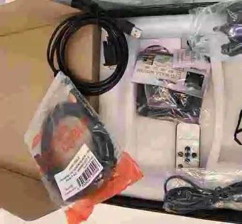 2. Monitor TFT-LCD PAL/NTSC AUTO SWITCH