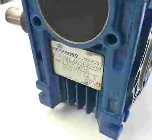 5. MOTOR CON REDUCTOR MARCA MOTOVARIO DE 0.18KW