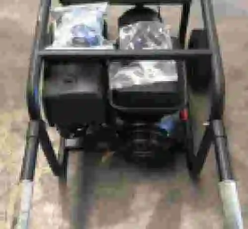 3. GENERADOR HYUNADI GASOLINA 3000 RPM CON RUEDAS HY9000K