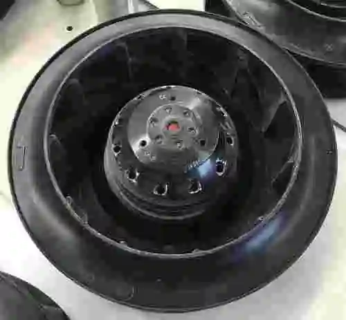 6. LOTE DE 12 VENTILADORES CENTRÍFUGO DE 230V