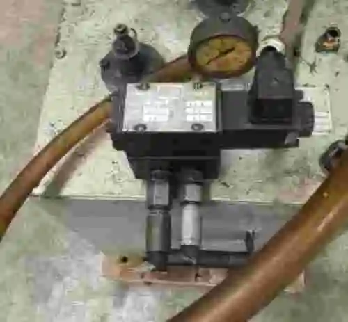 4. Central hidraulica con motor de 1 cv y bomba de 9 litros 20 litros