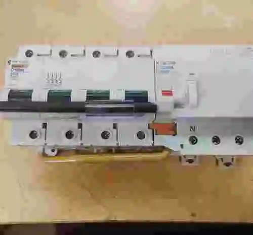 3. SCHNEIDER M G MULTI 9 C120N C100 + VIGI C120 0.03A