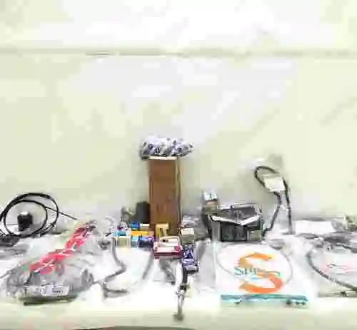 46. LOTE DE REPUESTOS ORIGINALES PARA AUTOMÓVILES