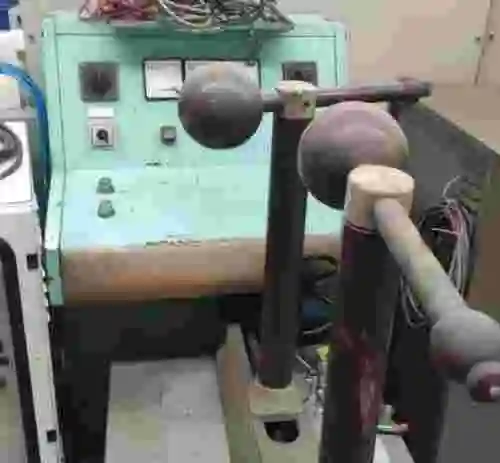 6. Equipo de ensayo de rigidez dieléctrica con transformadores elevadores(60kV y 150kv)