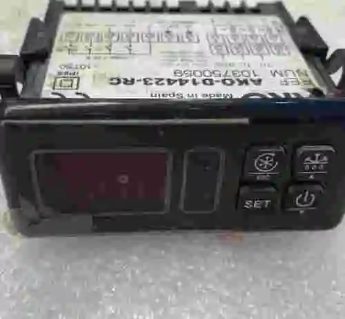 1. AKO D14423-RC
