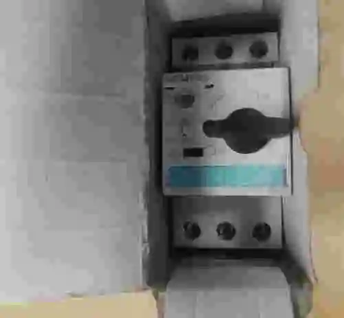 5. SIEMENS 3RV1021-4DA10 DISYUNTOR INTERRUPTOR AUTOMATICO NUEVO EN CAJA